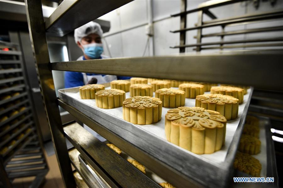 MALAYSIA-KUALA LUMPUR-MOONCAKE