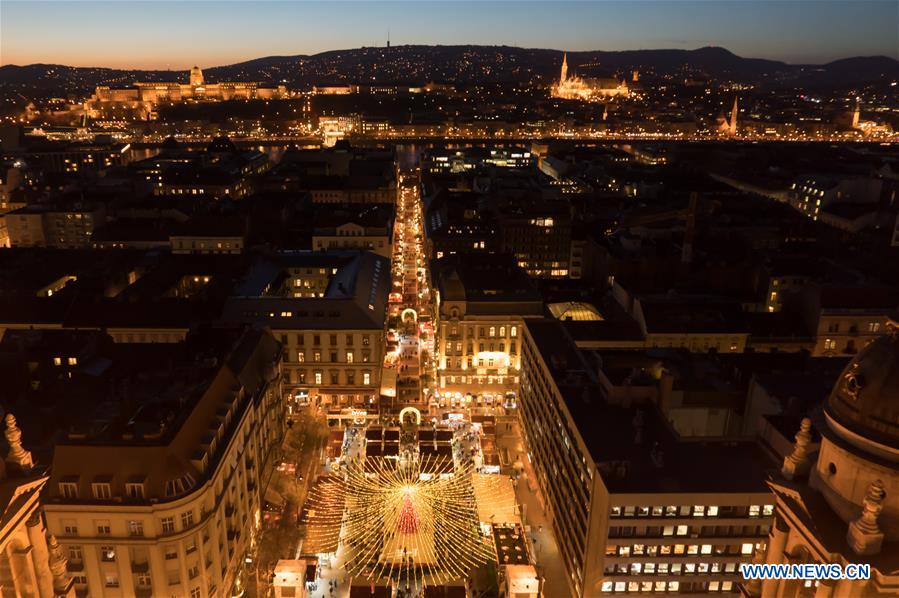 HUNGARY-BUDAPEST-LIGHTS-VIEW