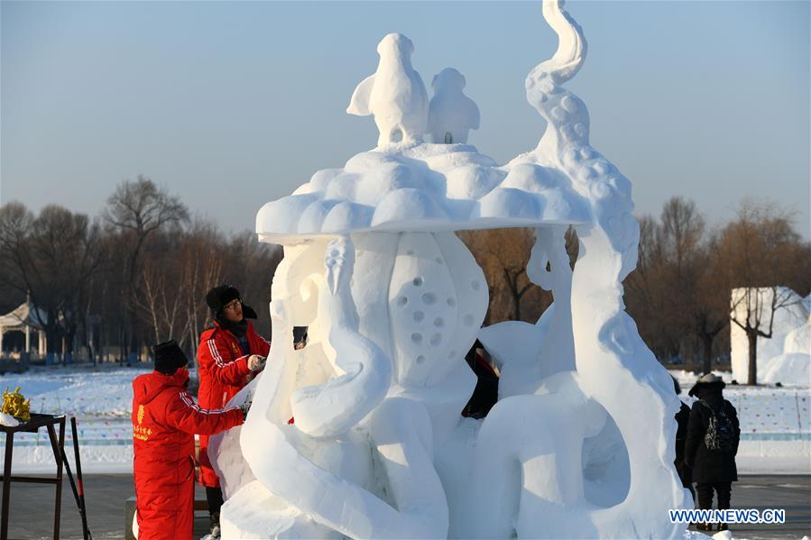 CHINA-HARBIN-COLLEGE STUDENTS-SNOW SCULPTURE COMPETITION (CN)