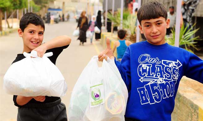 Relief aid distributed in Damascus Dweir shelter, Syria