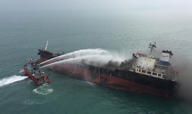 1 killed, 7 injured, 2 missing in oil tanker blaze off Hong Kong's Lamma Island